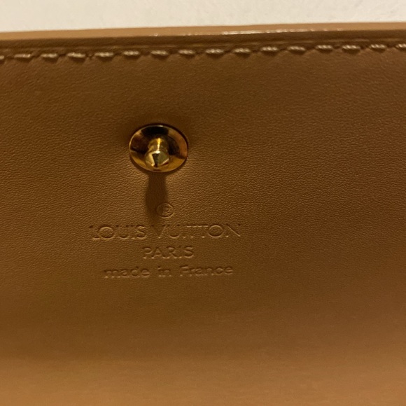 LOUIS VUITTON
Authentic Monogram Vernis Sarah Wallet - Picture 3 of 14